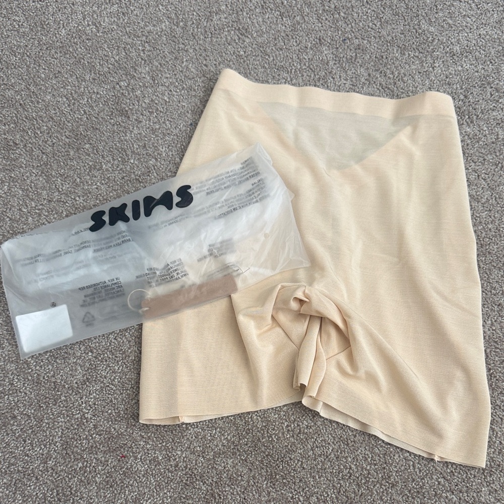 SKIMS Light Beige Seamless Shaping Shorts